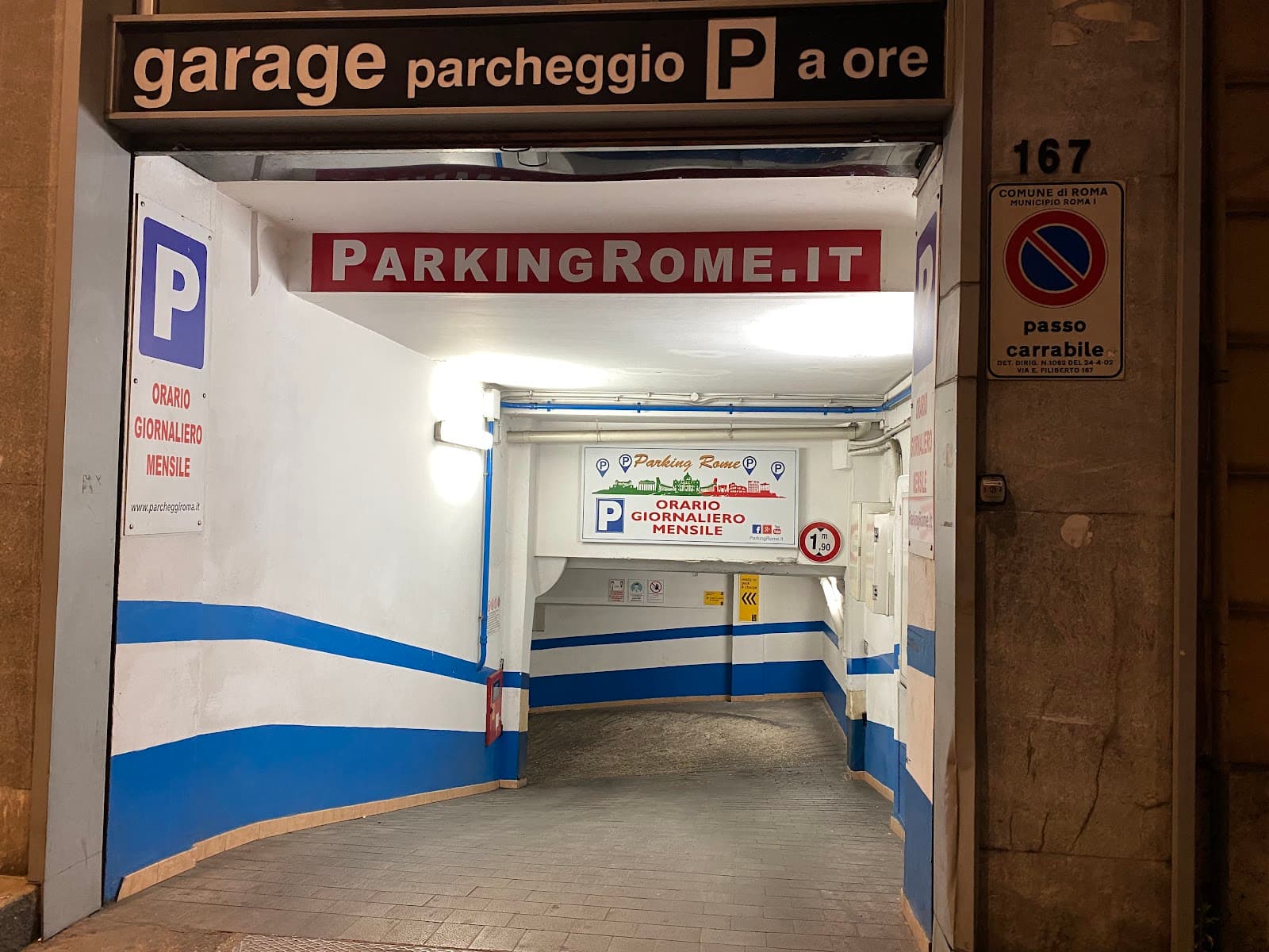 L'ingresso — Autorimessa President